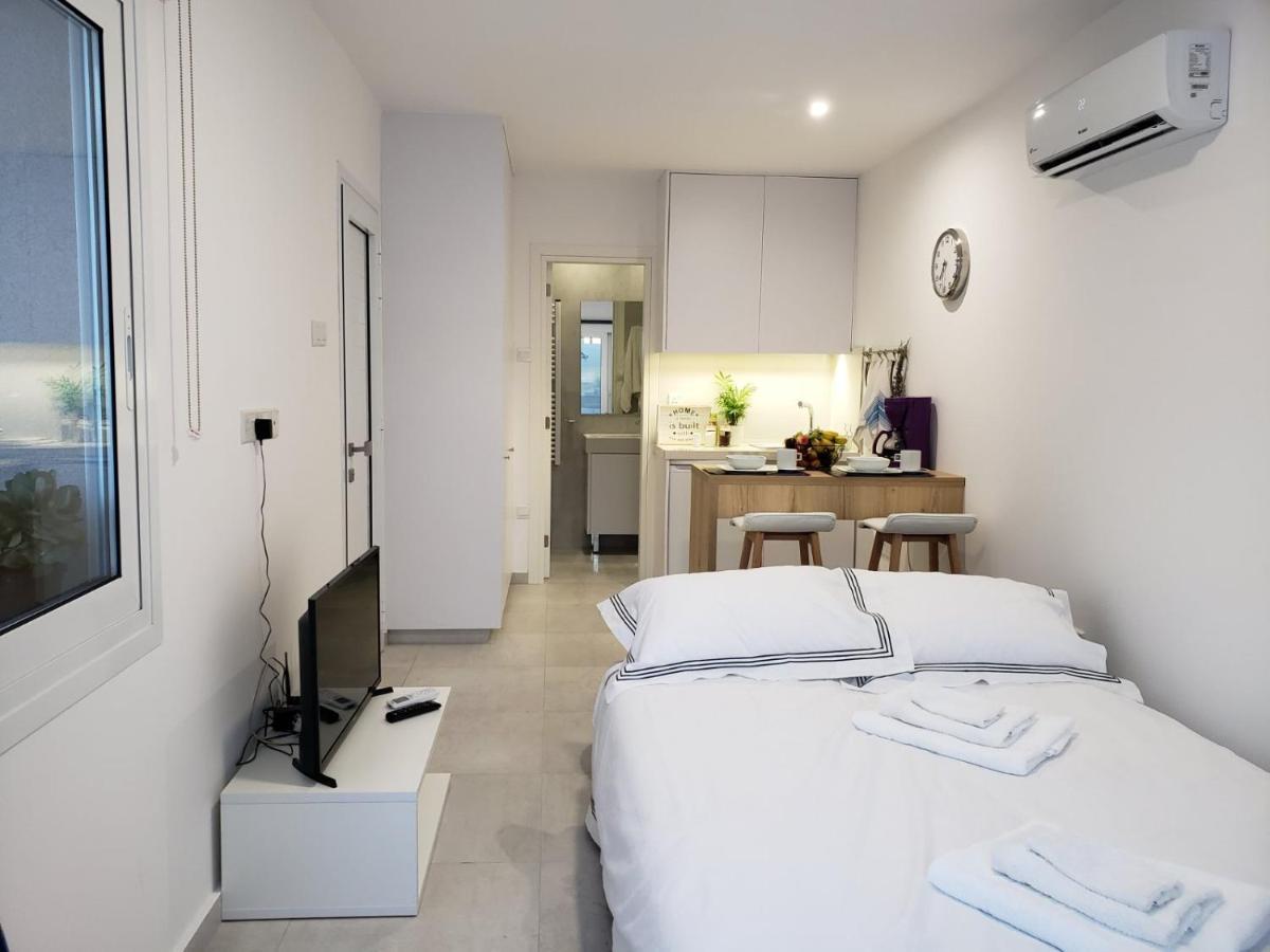 Modern & Cozy Studio W/ Backyard Near City Center Limassol Exterior foto